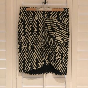 Short skirt with pleated detailing